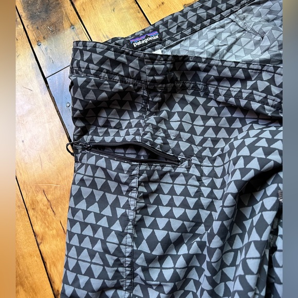 Patagonia Wavefarer Men’s 38 Board Shorts Trunks Worn Wear Geometric Pattern - Picture 5 of 11